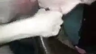 شقراء لطيفة هواة تدمر مهبلها الضيق