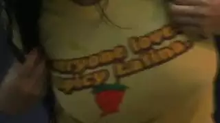 فرج أندريا رينكون يُصاب بالصابون في مشهد حمام ساخن