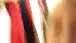 لاتينا صغيرة تتعرض فرجها المبتل للضرب بقضيب أسود ضخم إباحي