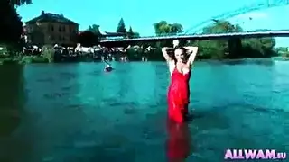 سمراوتان ممتلئتان تشاركان قضيب أسود كبير