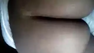 عاهرتان ساخنتان تأخذان قضيبين كبيرين صلبة بعمق
