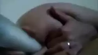كس مشعر يقبض على القضيب من أجل جماع قوي عنيف