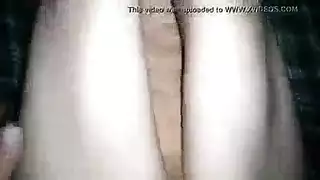 رجل يحمل مراته وينيكها