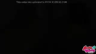 راقصة القطب الشقراء تقدم رقصة حجرية خاصة تتحول إلى جنس صريح