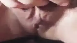 ميلف ترتدي الكاكي تخلع ملابسها وتضاجع نفسها في كل غرفة بمنزلها