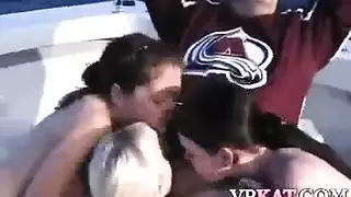 العاهرات السحاقيات تتوسل لقضيب صلب من ضيف مهم والرئيس