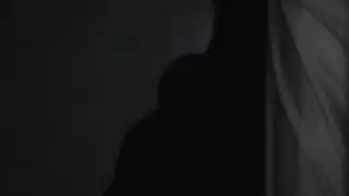 سكس هاوي خام: ضخ كسها الأسود حتى الفجر