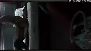 ليلي ديل لوكس الشابة: من ملابس داخلية صفراء إلى كس وردي مثالي