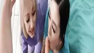 جنس شرجي مع قضيب صناعي: ثلاثية ممرضات تتحول لوقحة