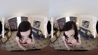 كس أملس حليق يتوسل لقضيب عميق في الحلق