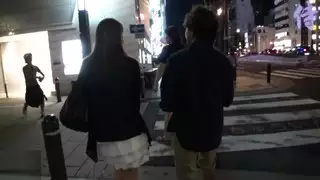 آسيوية تأخذ القضيب بعمق وتتمتع مثل محترفة