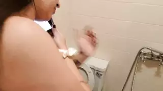 فتاة جميلة تتعرض للجماع بقوة بعد جلسة أفلام إباحية