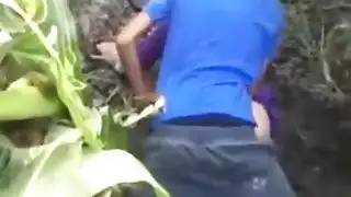 مصرية محجبة تُنكح بقوة في العراء