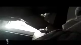 لاتينية ناضجة تركب القضيب في شريط جنسي جامح