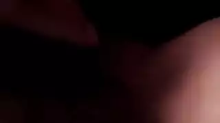 مشاهدة مراهقة عربية تداعب فتحتها الضيقة بإصبعها