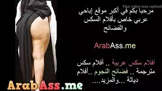 حركة صريحة: رجل خليجي يضهر فرجًا ضيقًا، تتوسل للمزيد