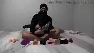 خضوع الديوث العربي: يشاهد زوجته تُملأ