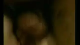 آن لي متحمسة للغاية لصنع مقاطع فيديو إباحية ، لأنها بحاجة ماسة إلى المال