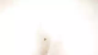 شرجي صريح مع آنا على غطاء سيارة