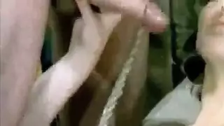 عاشقات مثليات شابات يتعرين لتصوير إباحي مثير