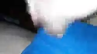 ممارسة جنس ثلاثي متعرق مع شاب صالة رياضية مفتول العضلات وعاهرتين لللياقة البدنية متحمستين