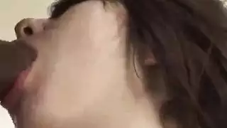 يقيس حجم بزازها