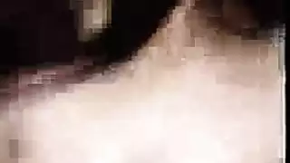 طموح الفتاة الآسيوية الشابة لتصبح نجمة إباحية: يسهل إقناعها بقضيب لامع