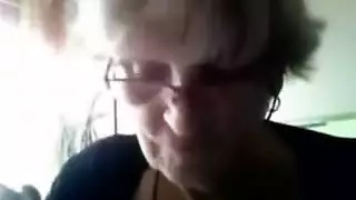 جدة مراهقة تأخذ قضيب جلدي في أول تجربة شرجية لها