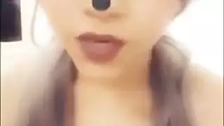 فتاة مصرية ساخنة تريد ممارسة الجنس مع أخت أخيها الكبرى في دردشة إباحية