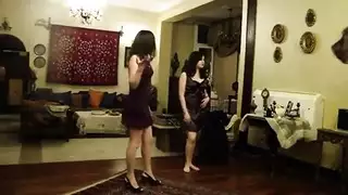 حارسات مصريات يحببن الجنس العنيف والقذف الداخلي