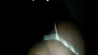 دمية الجنس السمراء مرتدية الملابس الداخلية تتوسل من أجل سائل صديقها الجديد