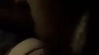 أسود مثير يتوق لقضيب صلب أمام الكاميرا مثل عاهرة