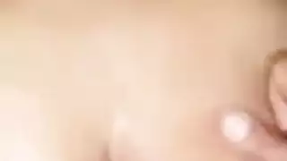 أوقية آيفون: طالبة تأخذ زب كبير مقابل المال