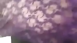 عاهرة عراقية تفتح كسها السمين وتلعب بقوة