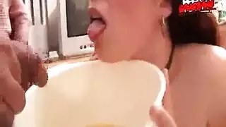 رغبة محرمة: امرأة أكبر وشاب عاشق في فعل صريح