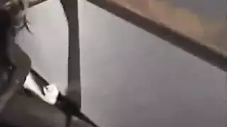 دفعات عميقة في مهبلها تؤدي إلى نهاية فوضوية