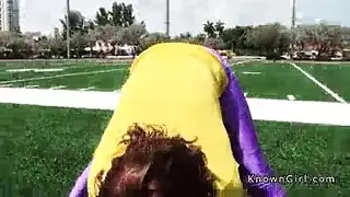 كس مشعر لشقراء تنكح وهي ترتدي جوارب فوق الفخذ