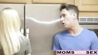 سكس امهات تعلم أبنها نيك