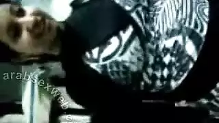 فتاة عربية محجبة تصبح لعبة جنس شخصية للطبيب