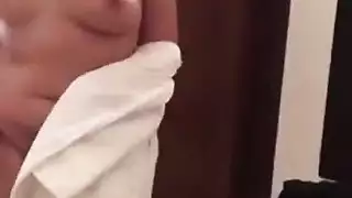 زوجة باكستانية ناضجة تمارس الجنس بقوة