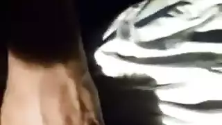 عدسة خفية تلتقط فتاة هورني تلعب بمفردها بطريقة إباحية