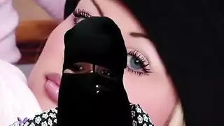 امرأة أكبر سنًا وقحة تتوسل لقضيب شاب ضخم
