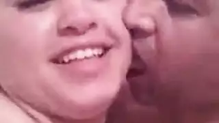 علاقة سريعة في الحمام: مصرية تشتهي تمتلئ بشاب خليجي