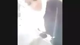 جنس فموي صريح: محجبة تأخذ سائل سعودي في حلقها