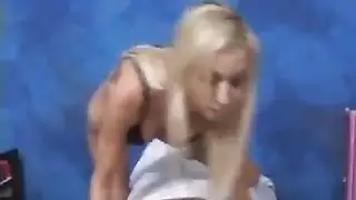 اخته عمراهة عشرت سنواة وهوا عمره خمستاعشر سنة وينيكهة