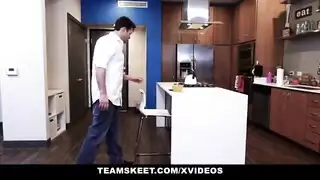 نيك أثداء الممرضة الحليبية العملاقة