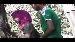 جزائرية محجبة تتعرض لجماع مهبلها الضيق في حديقة الكلية