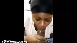 عاهرة محجبة من مالي تكشف عن جسدها الساخن لنكاح مكتبي صعب