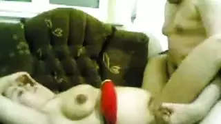 مهمة سرية: شرج عنيف مع زوجة أخي على الأريكة