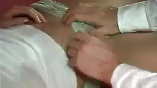 ملء مهبلها النائم
